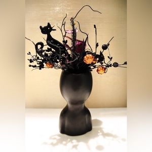 Halloween decor vase with flowers